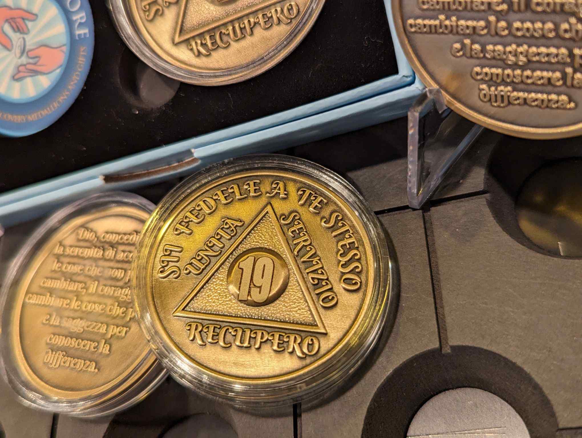 Italian Sobriety Coin | 1-60 Years Engraved in Traditional Numbers | AA Recovery Medallion