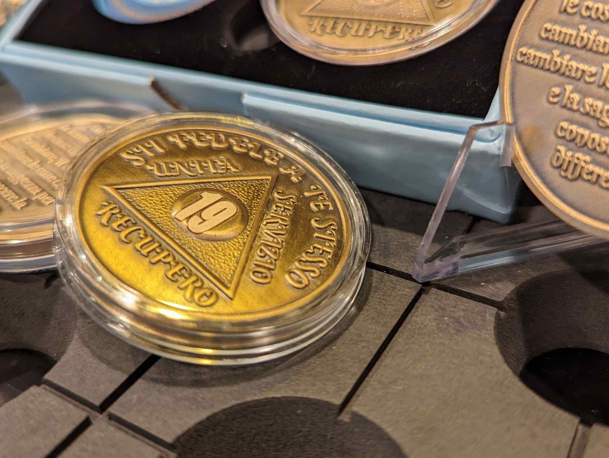 Italian Sobriety Coin | 1-60 Years Engraved in Traditional Numbers | AA Recovery Medallion