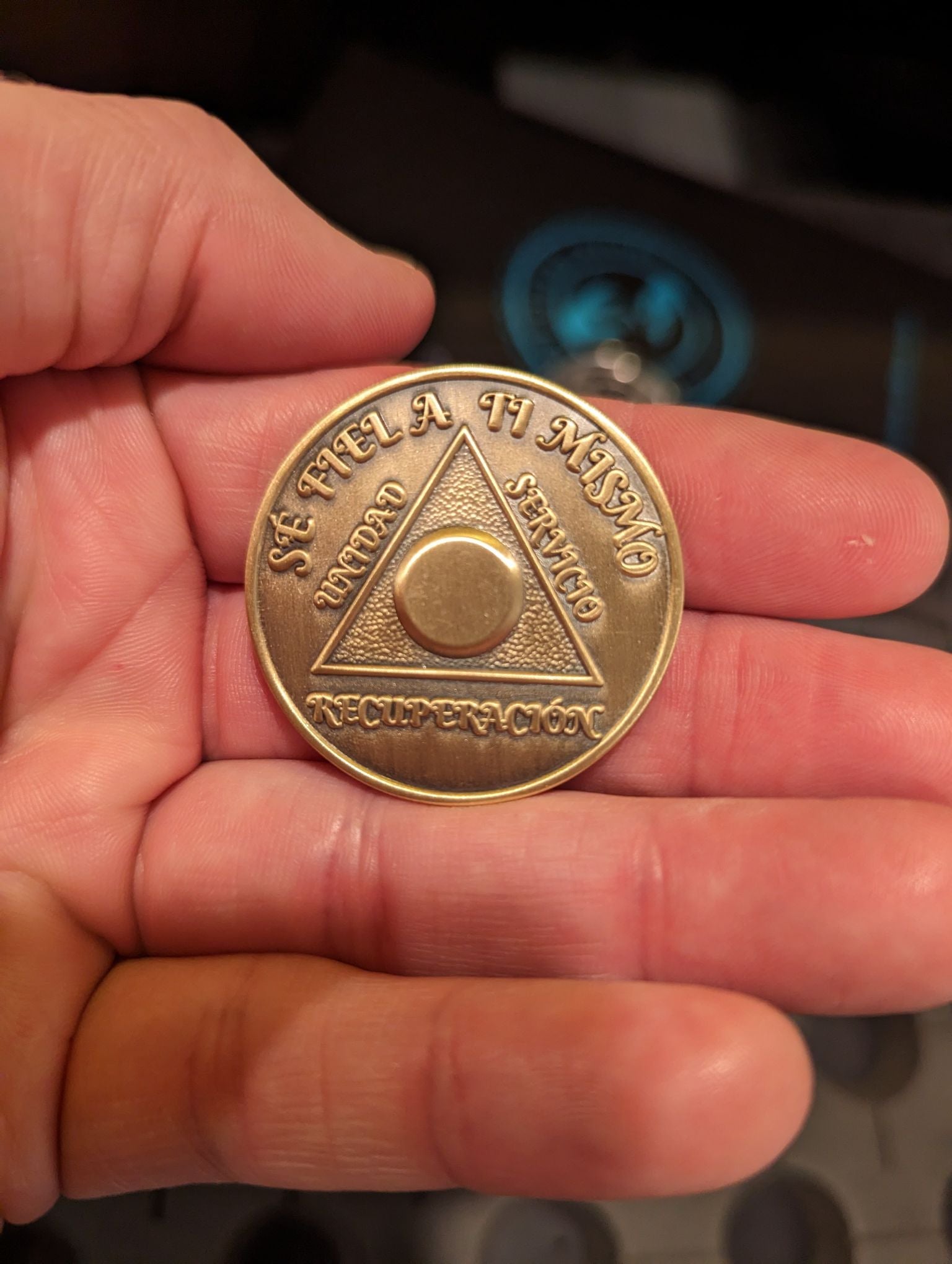Spanish Sobriety Coin | 1-60 Years Engraved in Regular Numbers | AA Recovery Medallion