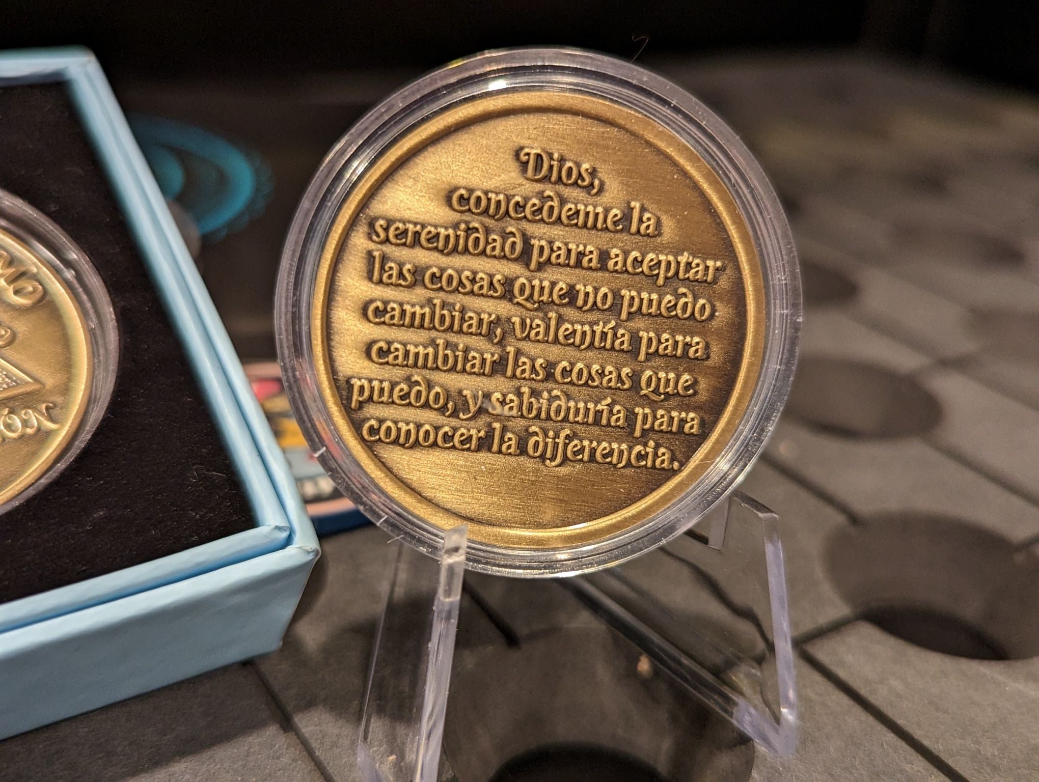 Spanish Sobriety Coin | 1-60 Years Engraved in Regular Numbers | AA Recovery Medallion