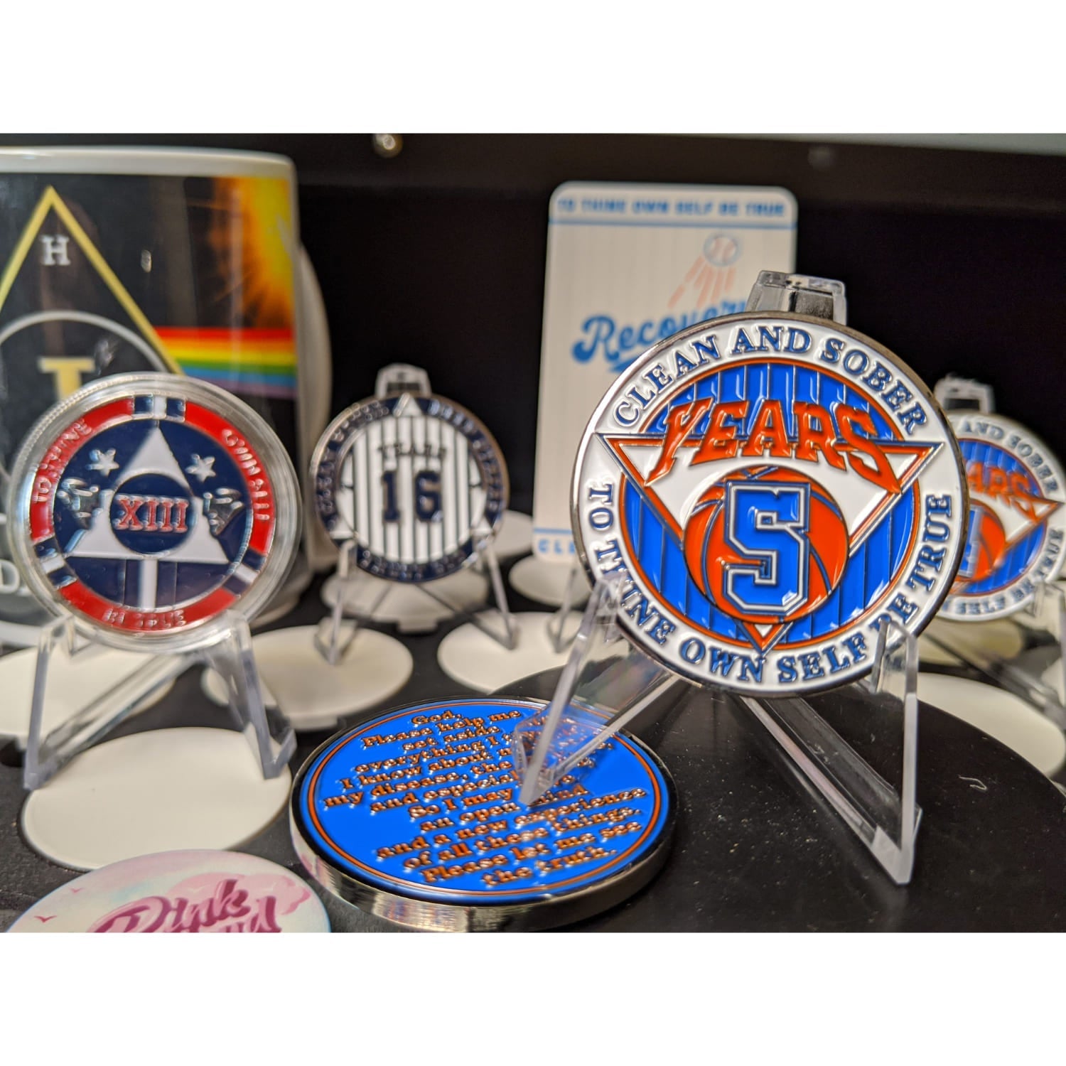 MyRecoveryStore Knicks Basketball Style Medallion AA Yearly Chip for Alcoholics Anonymous (Years 1-5) Comes Inside Its Own Blue Gift Box